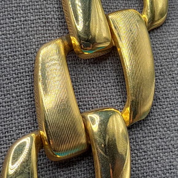 Vintage Chain Choker Necklace, Interlocking Gold Tone, 1980s - Picture 5 of 11